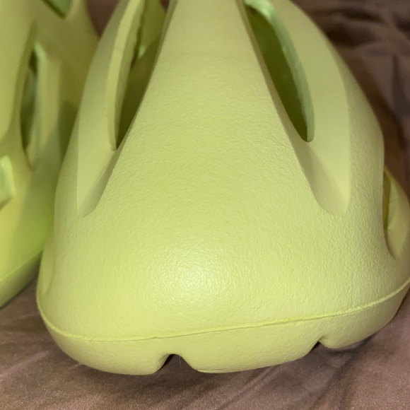 EVA Foam Future RNNR Foam Runner Highlighter Volt Mens Size 12-13 (46-47) New - Picture 9 of 14